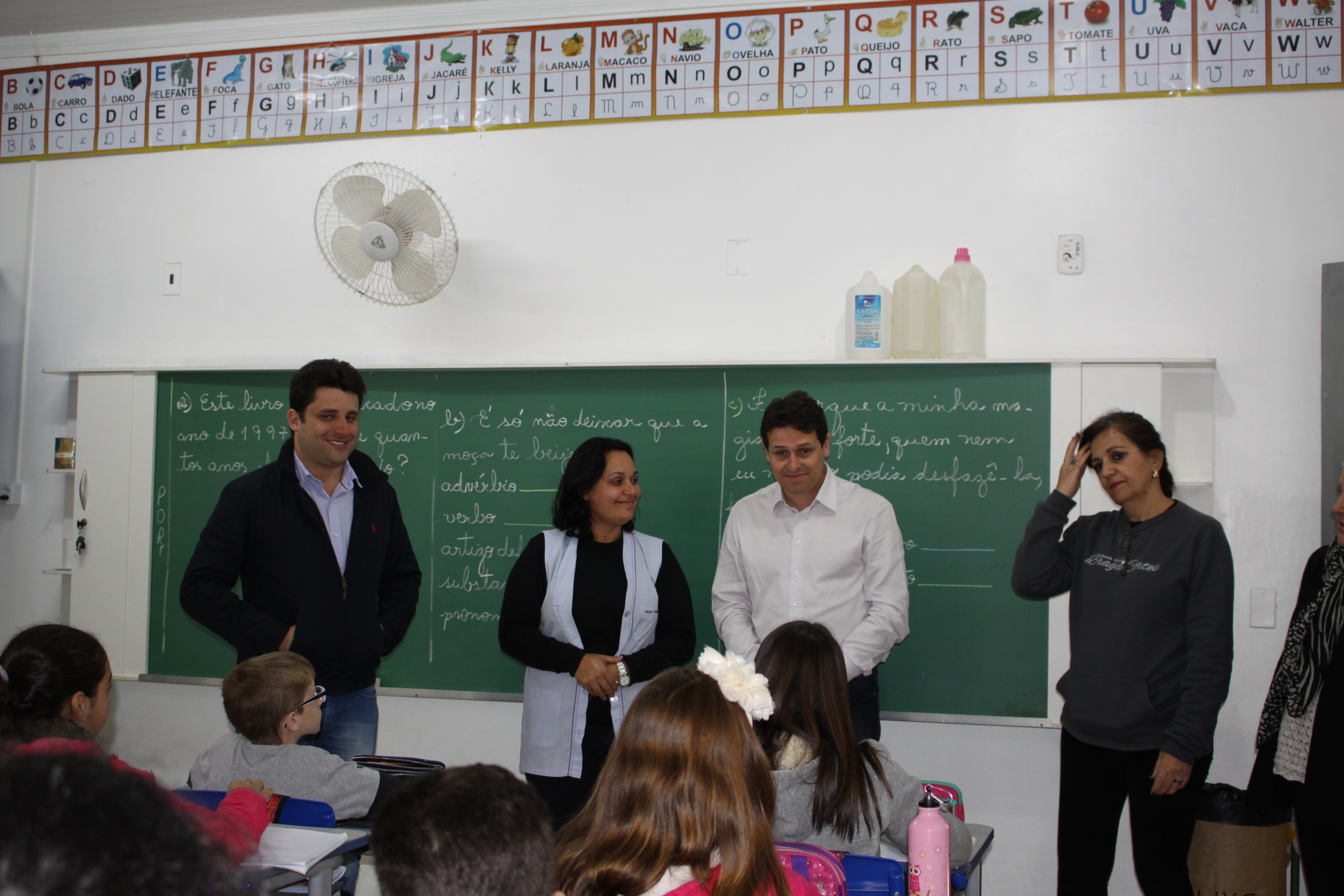 Prefeitos visitam escolas de Apucarana