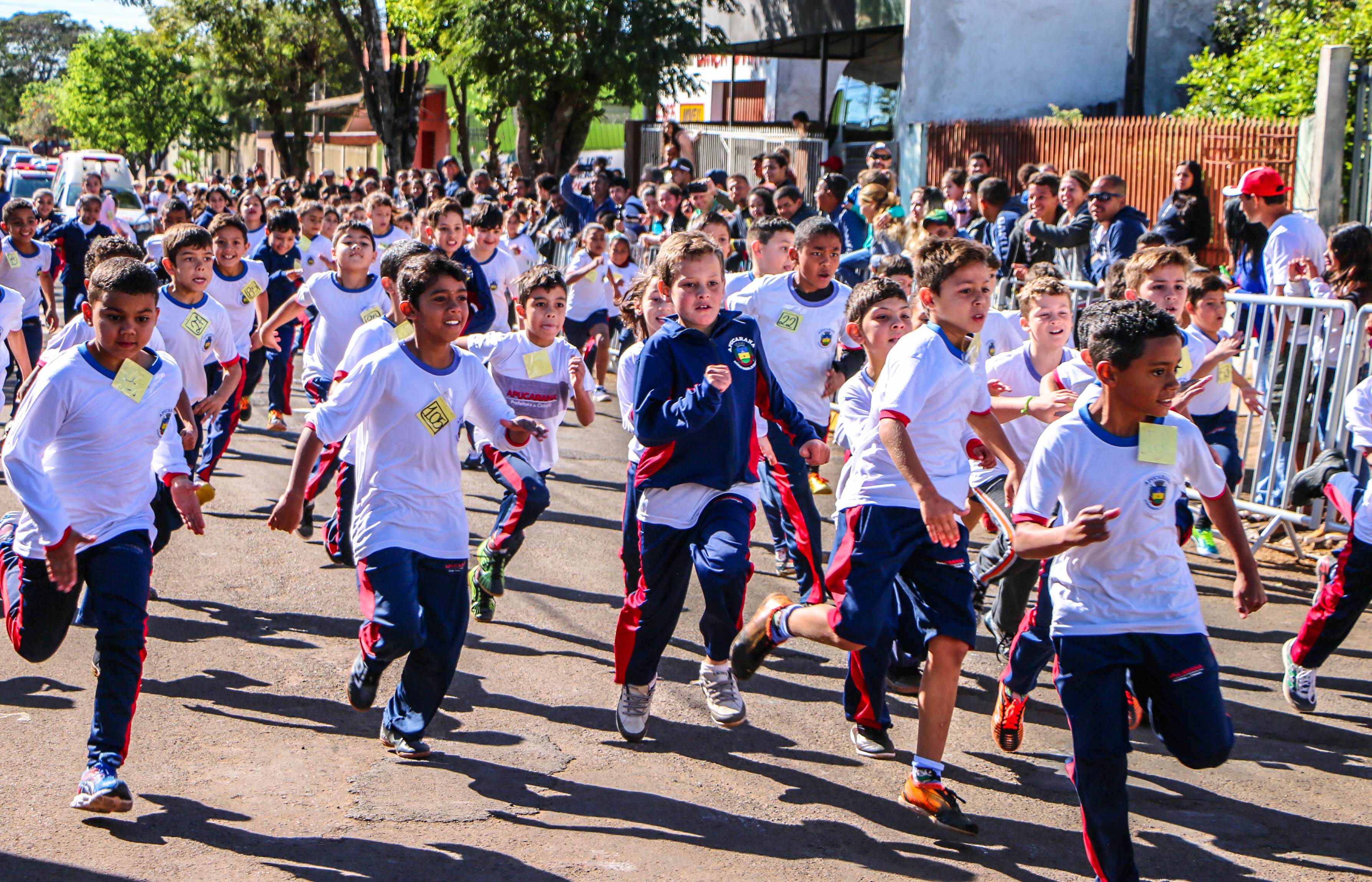 Corrida de rua reúne 400 crianças das escolas municipais  no Jardim Ponta Grossa