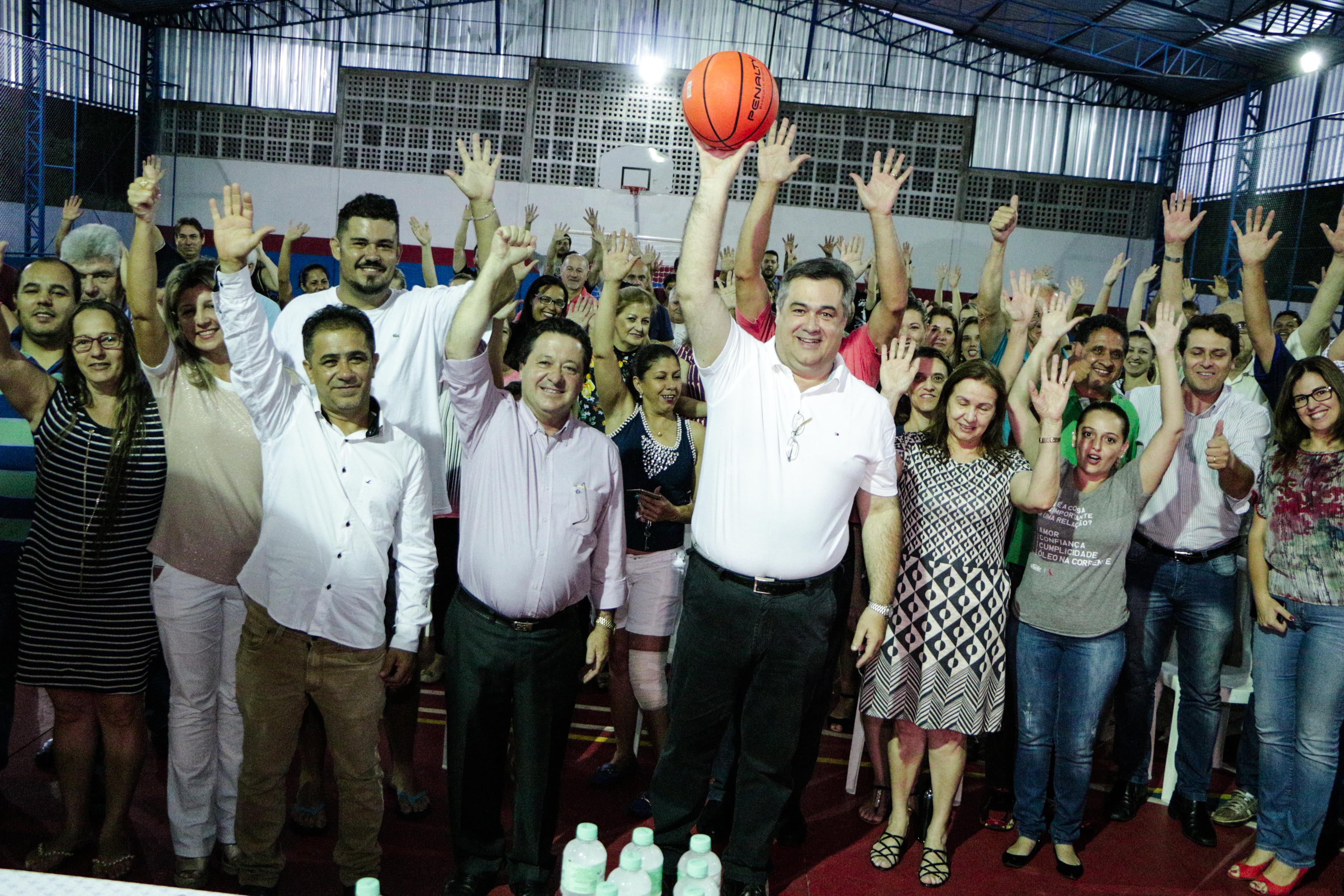 Prefeitura entrega reforma de quadra esportiva no ‘Michel Soni’