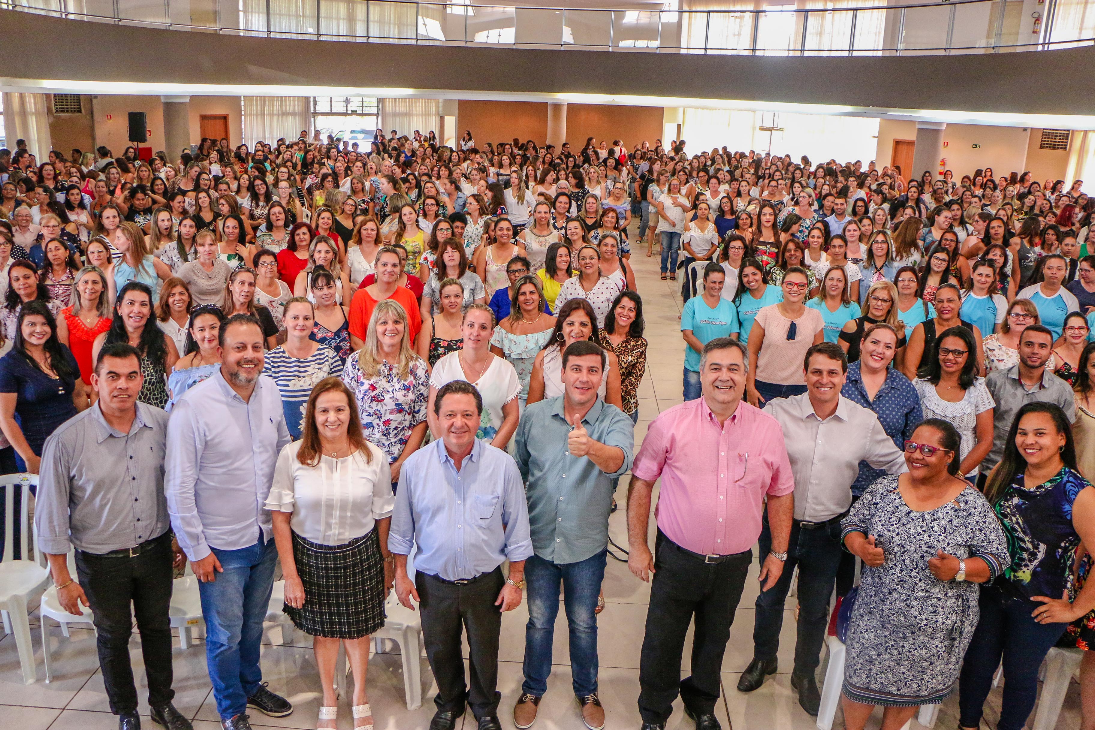 Educação realiza formação continuada para profissionais da rede municipal