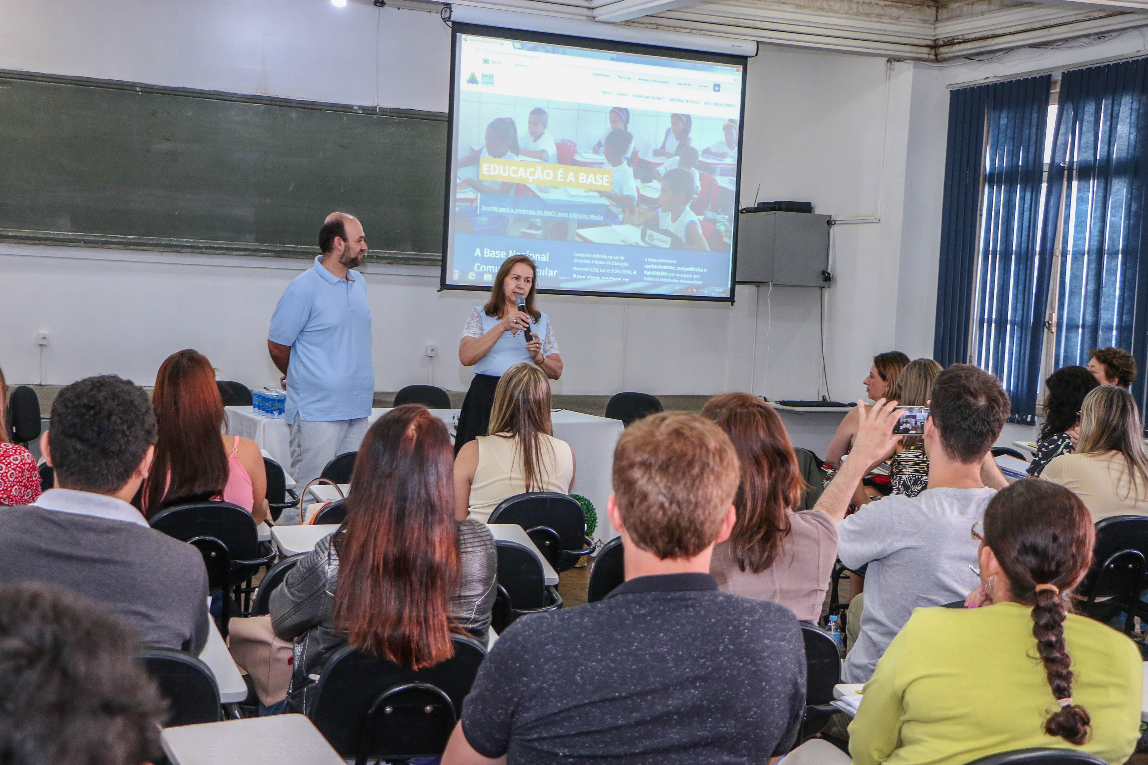 Apucarana sedia encontro estadual de redatores curriculares