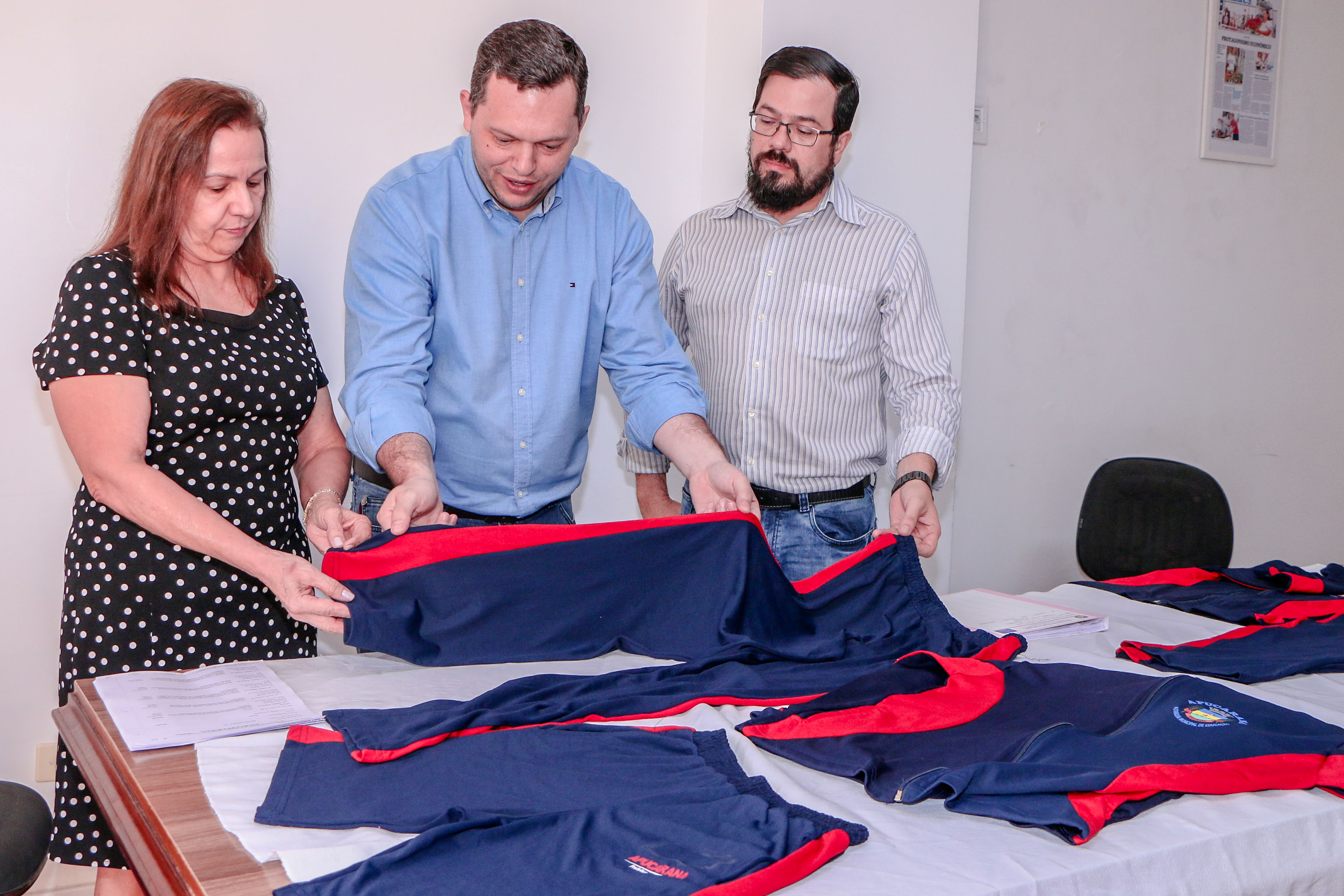 Apucarana rescinde contrato com fabricante de uniformes