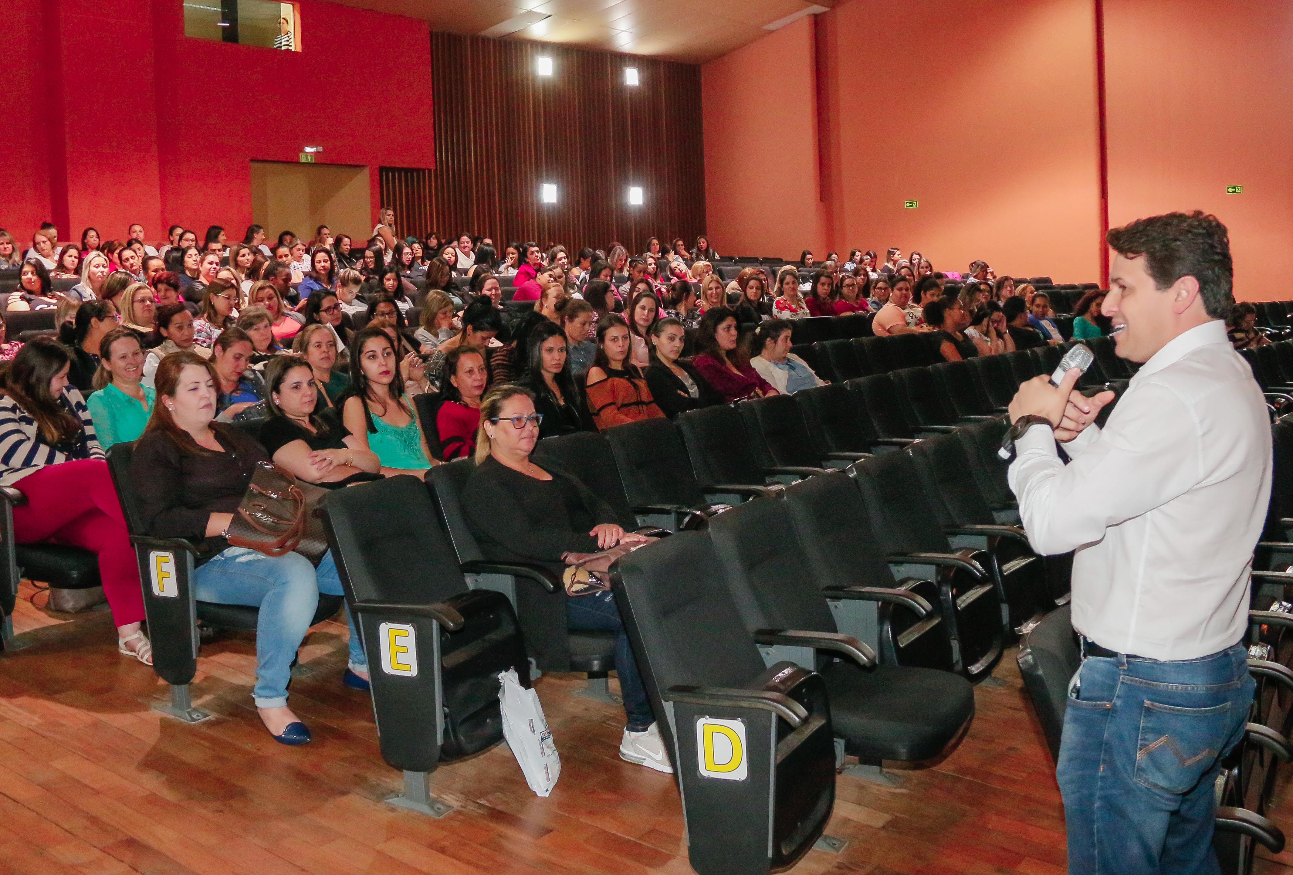 Formação continuada de professores será concluída hoje