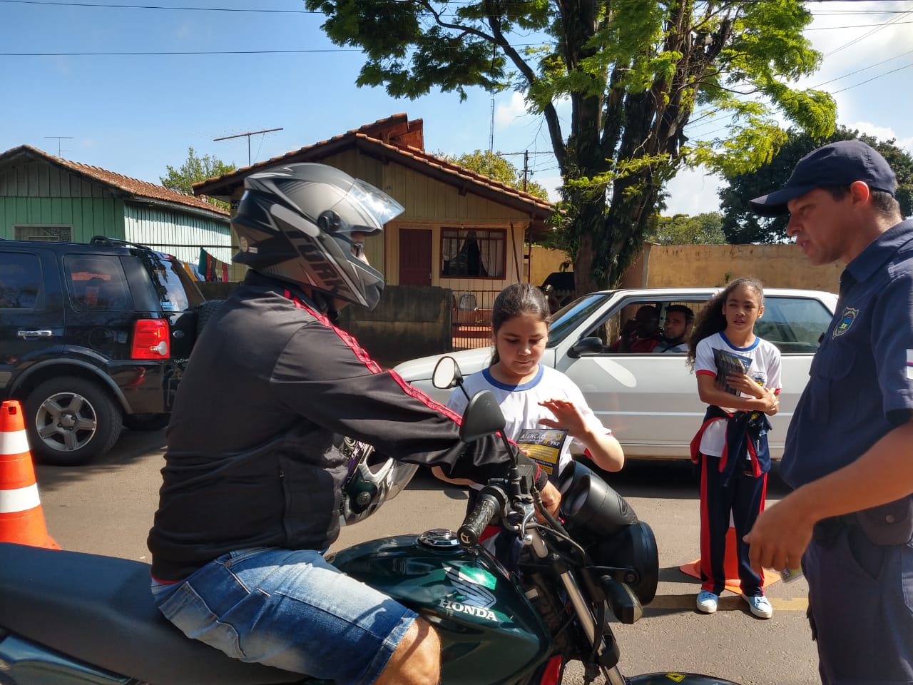 Escolas promovem conscientização sobre segurança no trânsito