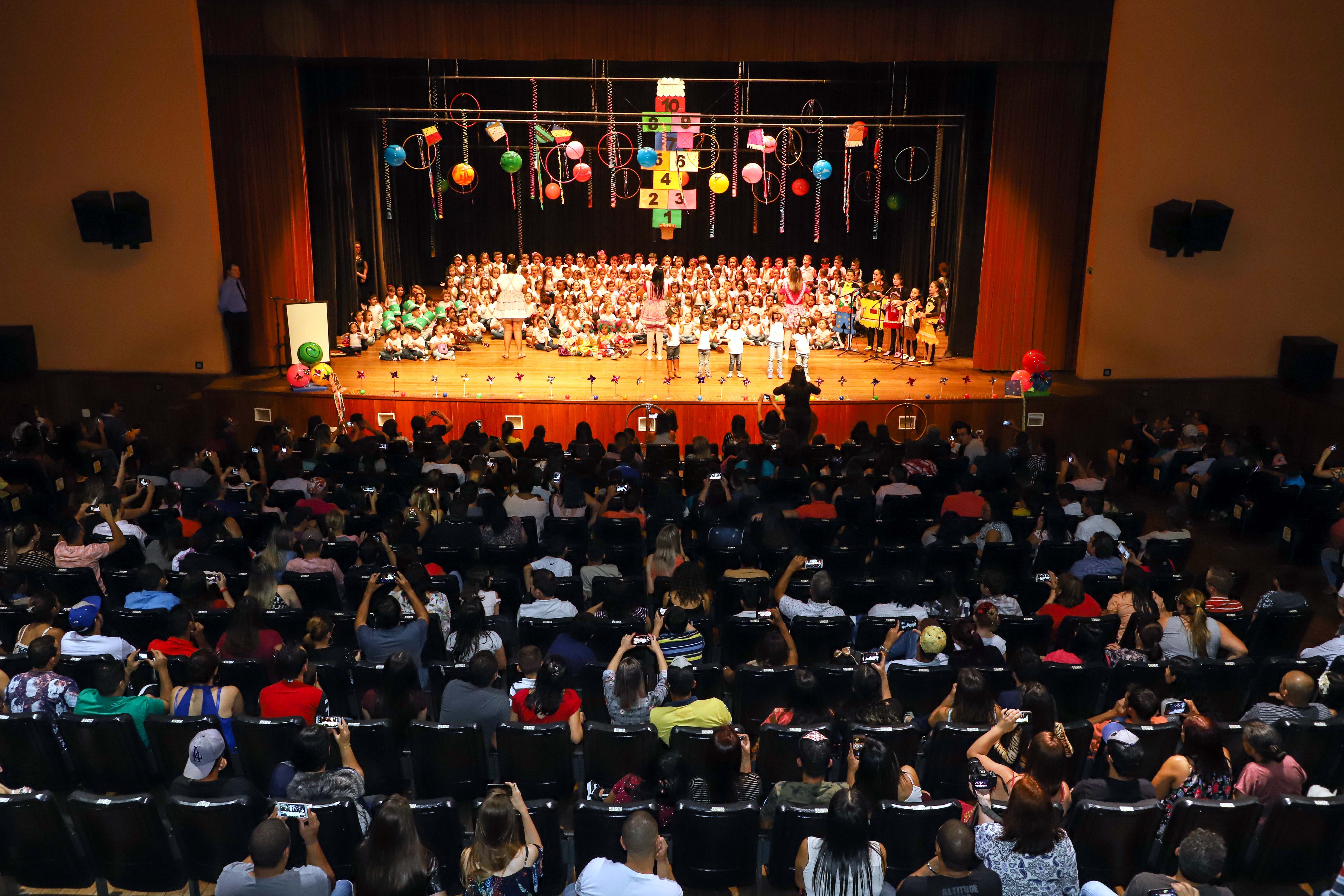 CMEIs de Apucarana fazem apresentação musical