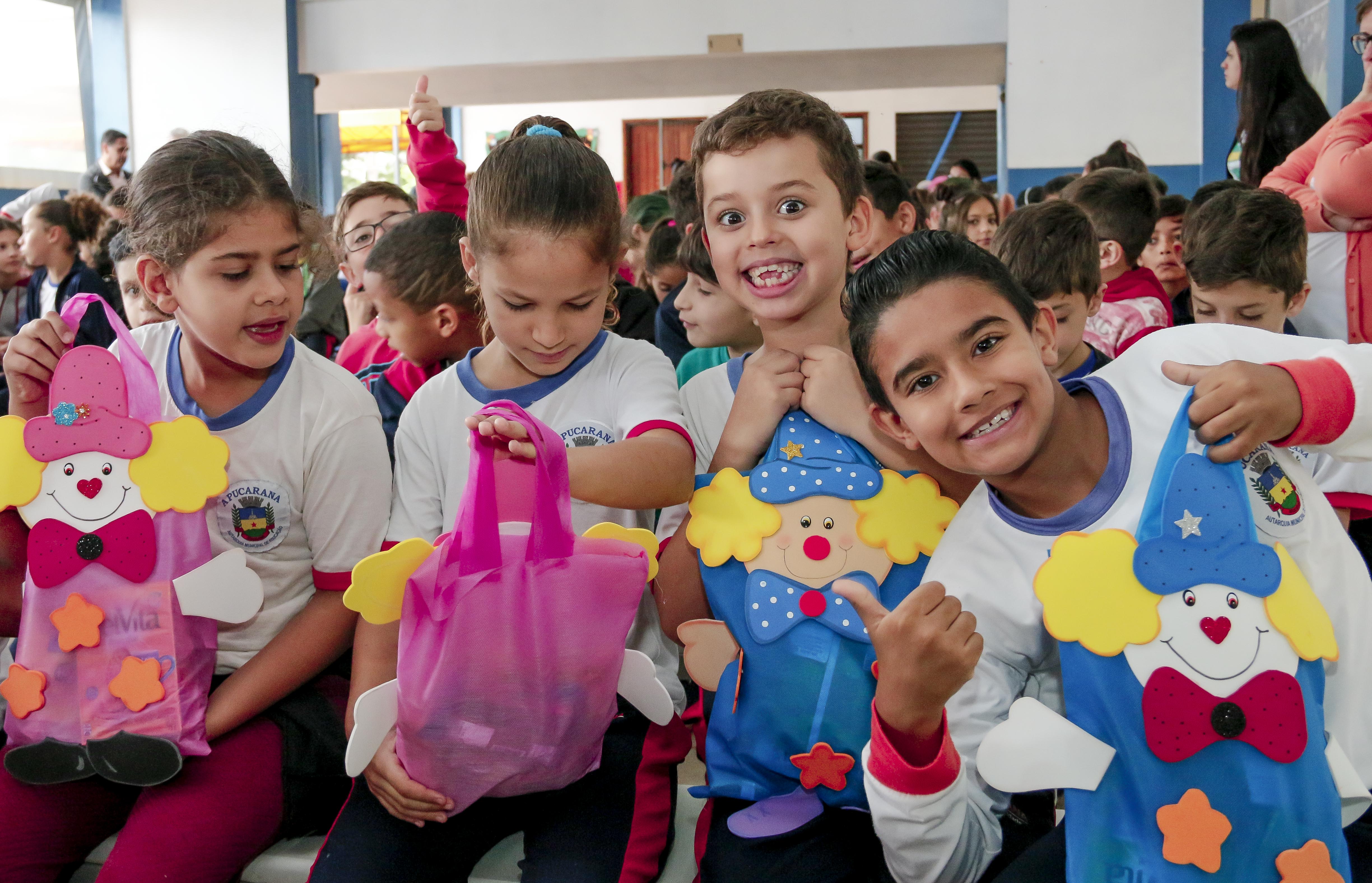 Dia das Crianças é comemorado com doces  na rede municipal de ensino
