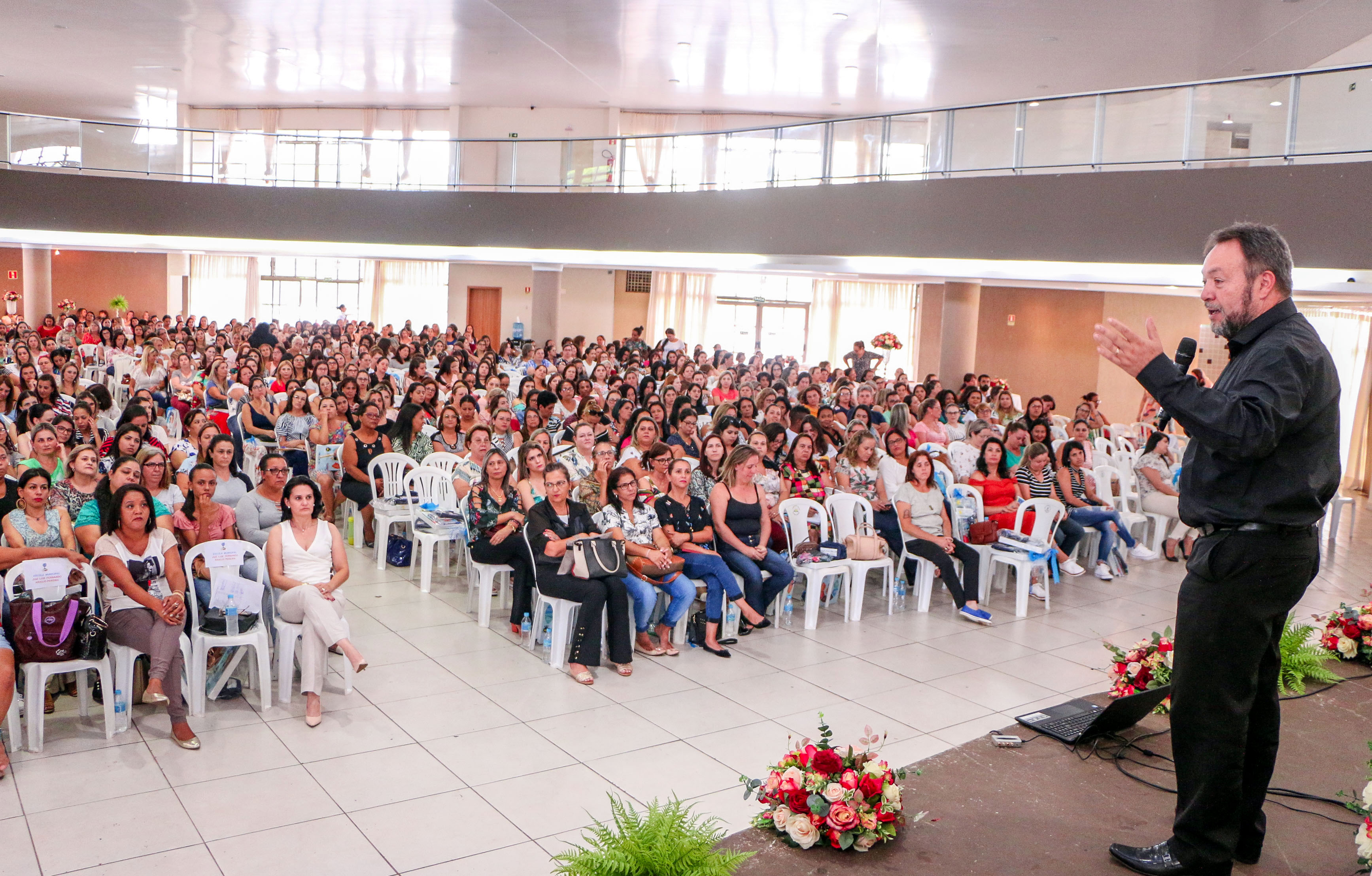 Professores apucaranenses refletem sobre a humanização na educação