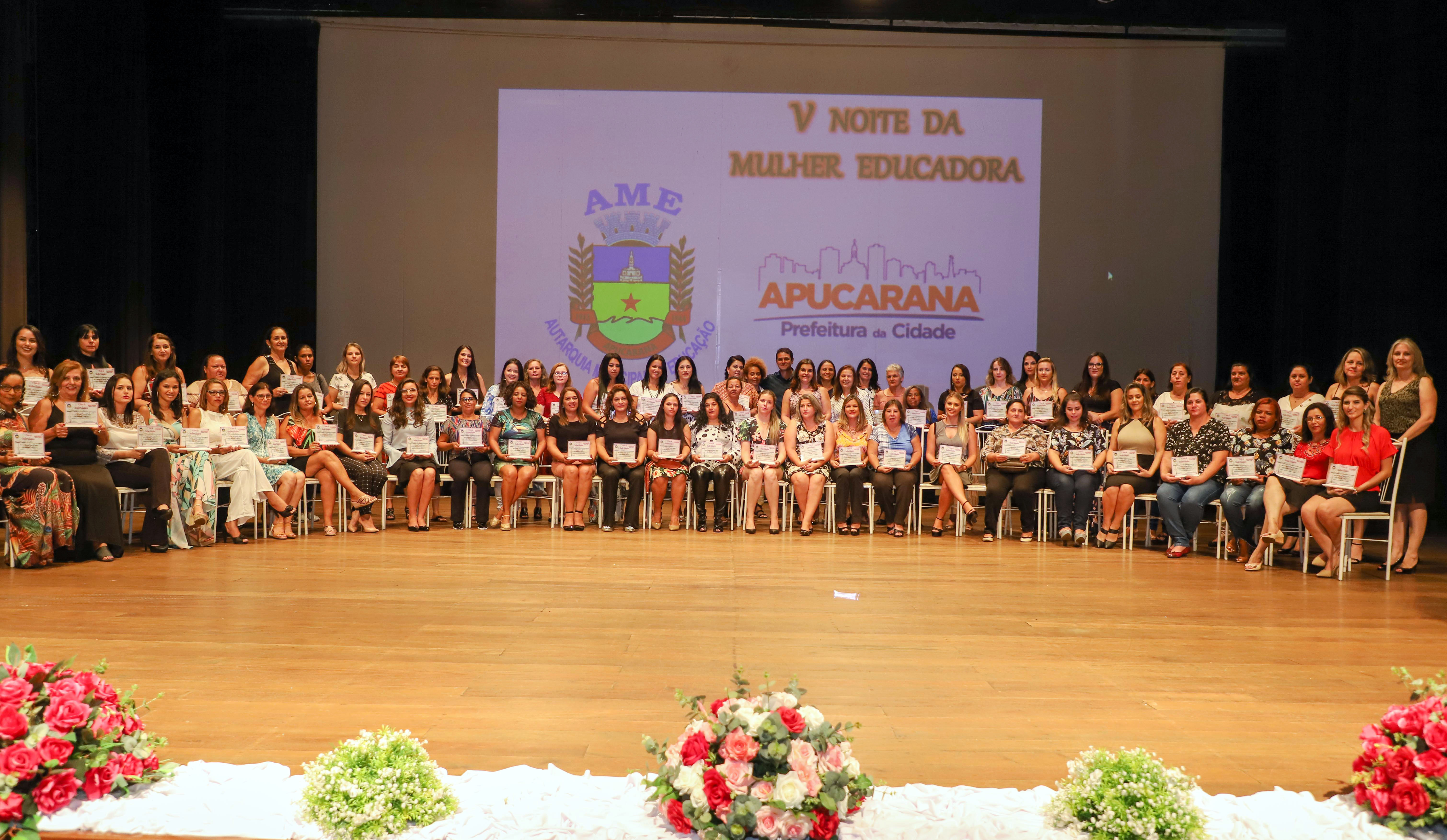 AME presta homenagem às mulheres educadoras