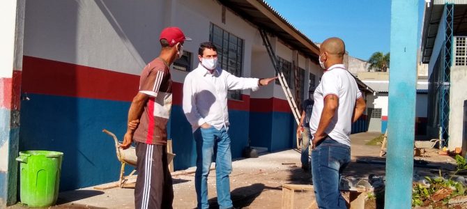 Avançam as obras de reforma e ampliação em escola no Jardim Malibu