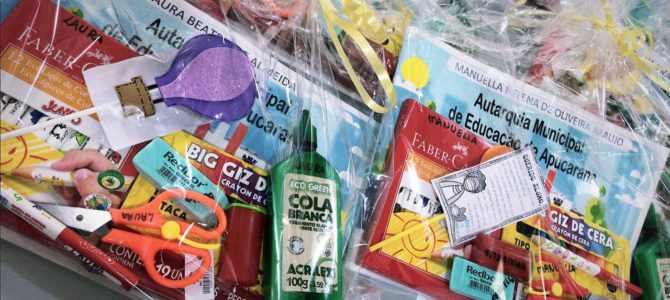 Autarquia Municipal de Educação entrega material escolar aos alunos no primeiro dia de aula