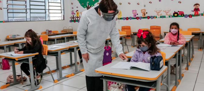 Apucarana estende aulas presenciais para mais turmas