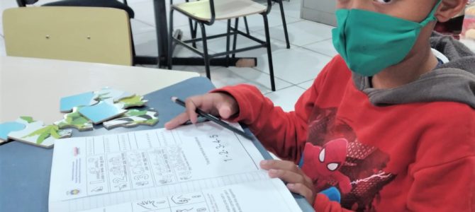 Alunos surdos têm atendimento especializado na rede municipal de Apucarana