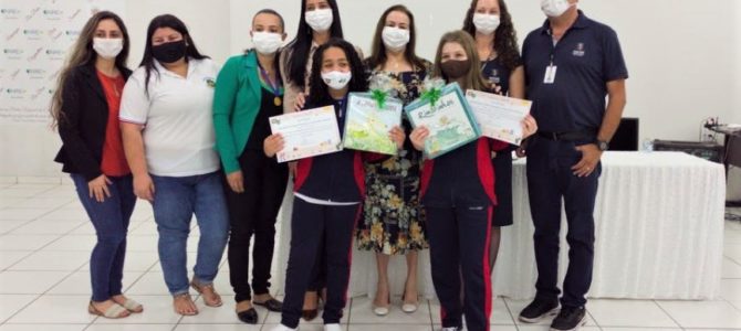 Núcleo Regional de Educação homenageia professores e alunos que se destacaram em olimpíada de língua portuguesa Núcleo Regional de Educação homenageia professores e alunos que se destacaram em olimpíada de língua portuguesa