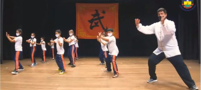 Alunos aprendem noções de karatê e kung fu nas escolas municipais de Apucarana