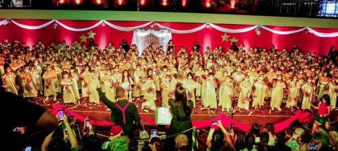 Alunos apresentam cantata natalina na Praça Rui Barbosa
