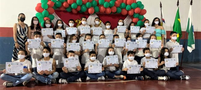 Apucarana realiza formatura de 1,3 mil alunos que estão concluindo os anos iniciais do ensino fundamental