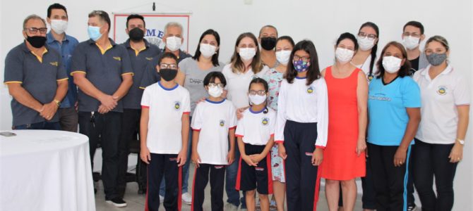 Rotary entrega óculos a cinco alunos da rede municipal de Apucarana