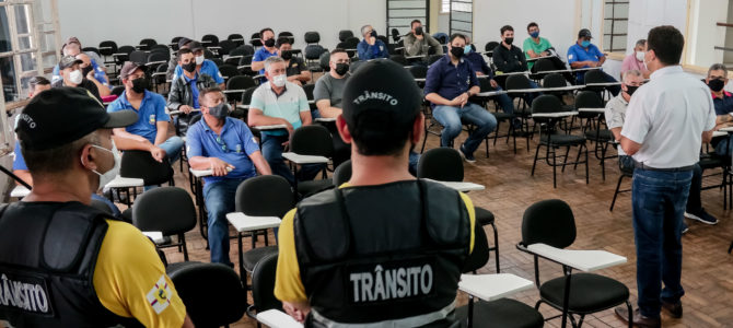 Autarquia de Educação promove formação continuada para motoristas do transporte escolar