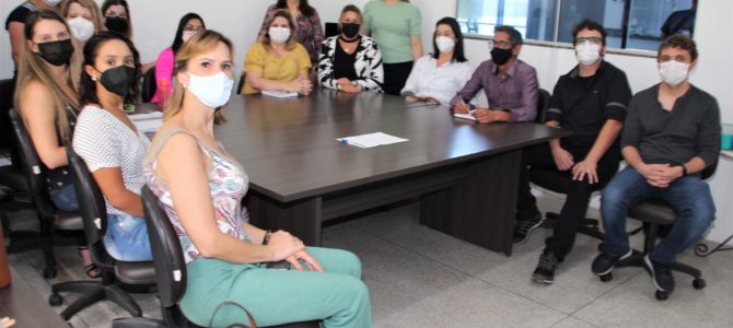 Comitivas conhecem a rede municipal de educação de Apucarana