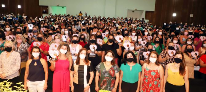Apucarana presta homenagem às professoras e servidoras da rede municipal de educação
