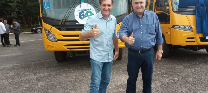 Apucarana é contemplada com dois ônibus novos para o transporte escolar