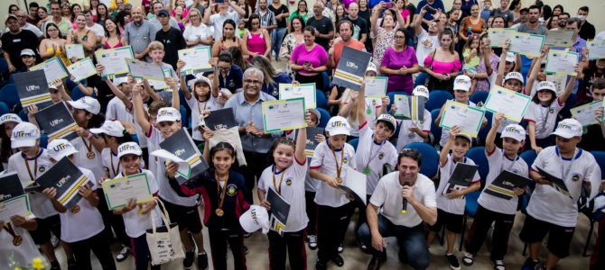 Estudantes apucaranenses conquistam 69 medalhas na Olimpíada Brasileira de Educação Financeira