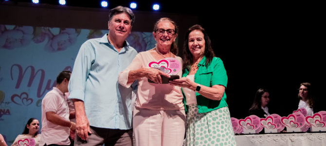 Apucarana homenageia 80 mulheres pela contribuição delas para a construção de uma educação pública de qualidade