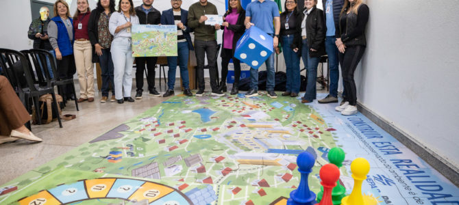 Sanepar entrega jogos educativos a escolas municipais de Apucarana Sanepar entrega jogos educativos a escolas municipais de Apucarana