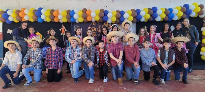 Milhares de pessoas prestigiam festas julinas da rede municipal de educação em Apucarana