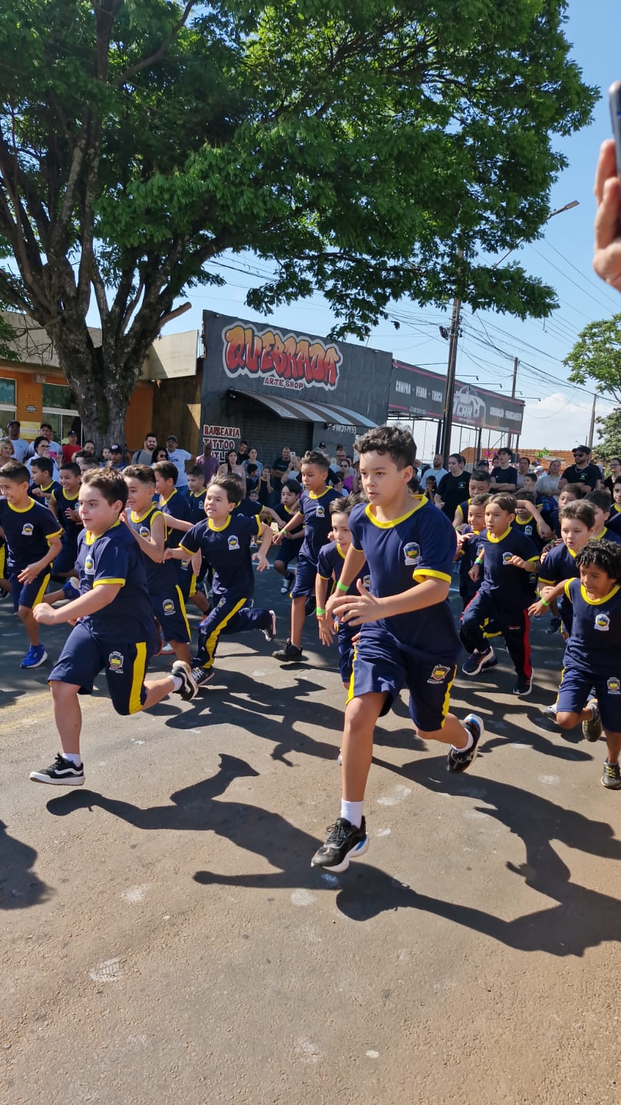 Mais de 700 crianças participam da quarta etapa do Circuito de Corridas de Rua das Escolas Municipais de Apucarana