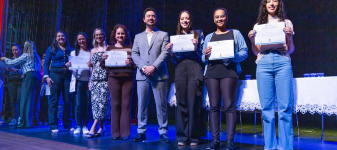 Apucarana amplia investimentos na Educação com novos profissionais e retomada de obras de CMEIs Apucarana amplia investimentos na Educação com novos profissionais e retomada de obras de CMEIs