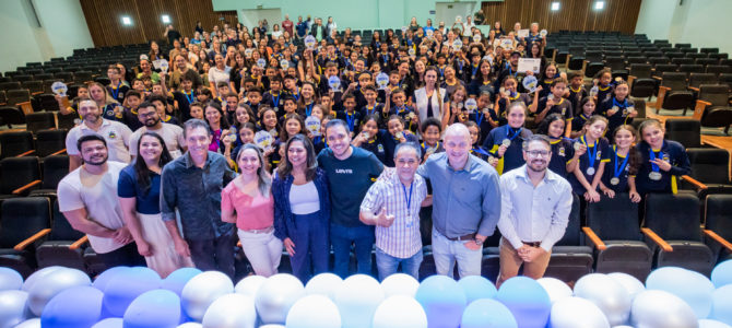 Prefeitura de Apucarana premia melhores colocados na 9ª edição dos Jogos das Crianças Prefeitura de Apucarana premia melhores colocados na 9ª edição dos Jogos das Crianças