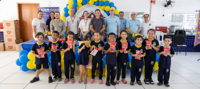 Lions Clube doa 900 kits de higiene bucal para estudantes da rede municipal de Apucarana