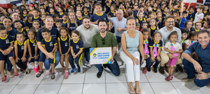 Prefeitura de Apucarana inicia entrega de uniformes escolares para mais de 13 mil alunos da rede municipal de Educação