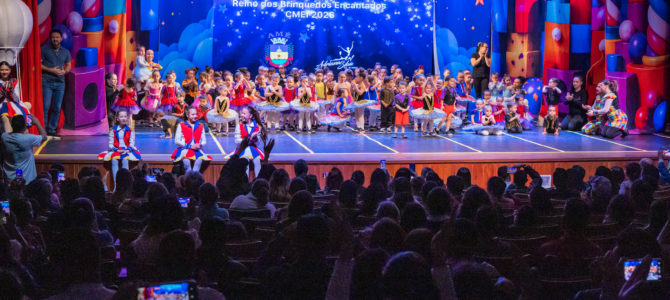 CMEIs levam magia, criatividade e aprendizado ao palco do Cine Teatro Fênix CMEIs levam magia, criatividade e aprendizado ao palco do Cine Teatro Fênix