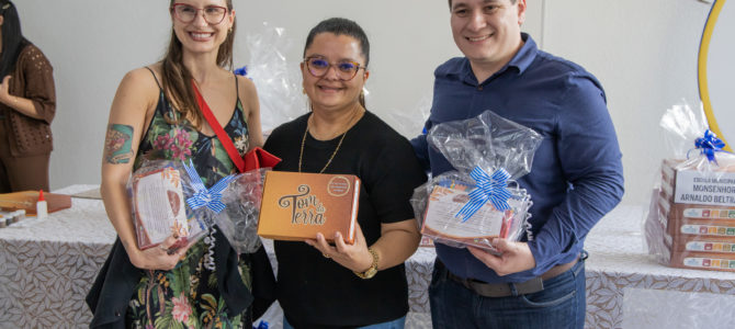 Escolas municipais de Apucarana recebem kits de pintura do projeto Tom da Terra