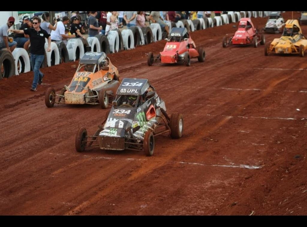 Corrida De Carros Empolgada Imagem de Stock - Imagem de sorriso