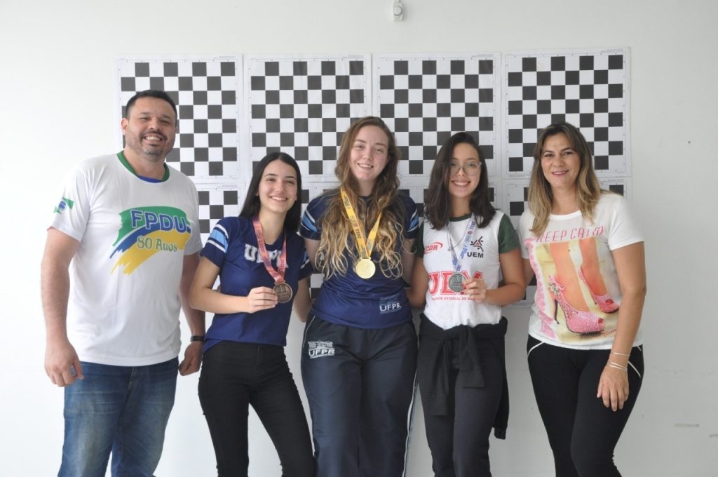 Aluna da UFPR conquista campeonato nacional de Xadrez