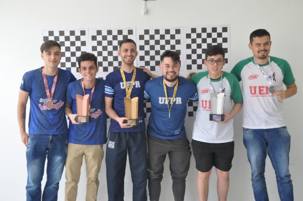 Aluna da UFPR conquista campeonato nacional de Xadrez
