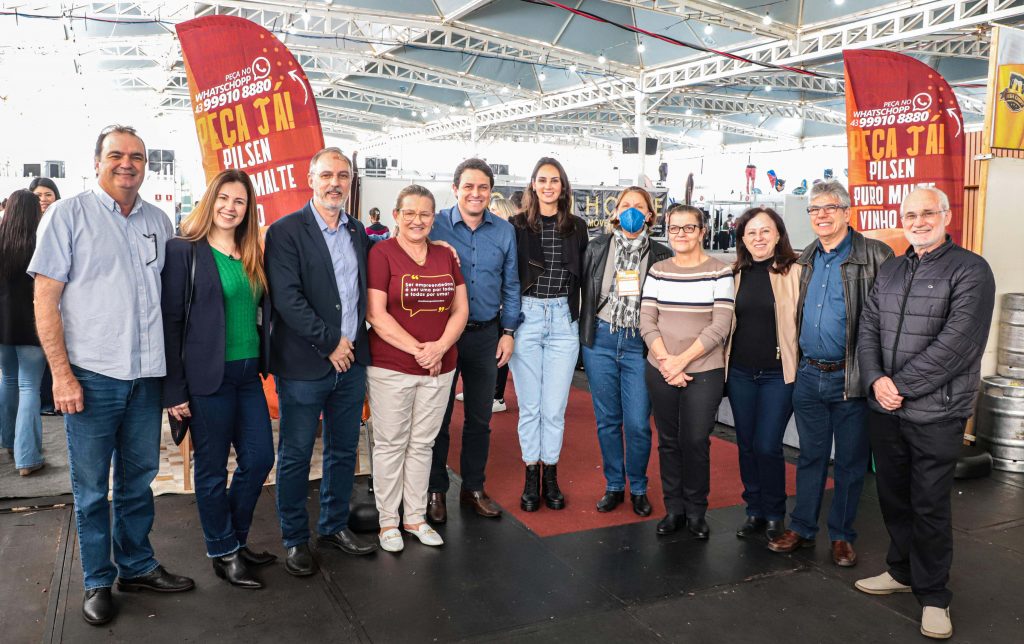 Prefeitura Municipal de Andirá - FACIA ABRE AS INSCRIÇÕES PARA O CONCURSO  DE RAINHA E MISTER 2015 Durante o encontro dos organizadores da Feira  Agrocecuária Comercial e Industrial de Andirá - FACIA