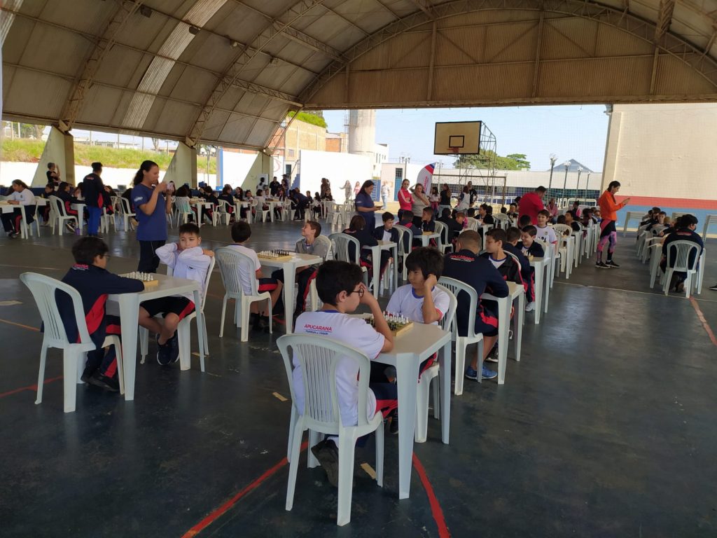 Escola de Goiânia incentiva o xadrez desde cedo entre as crianças