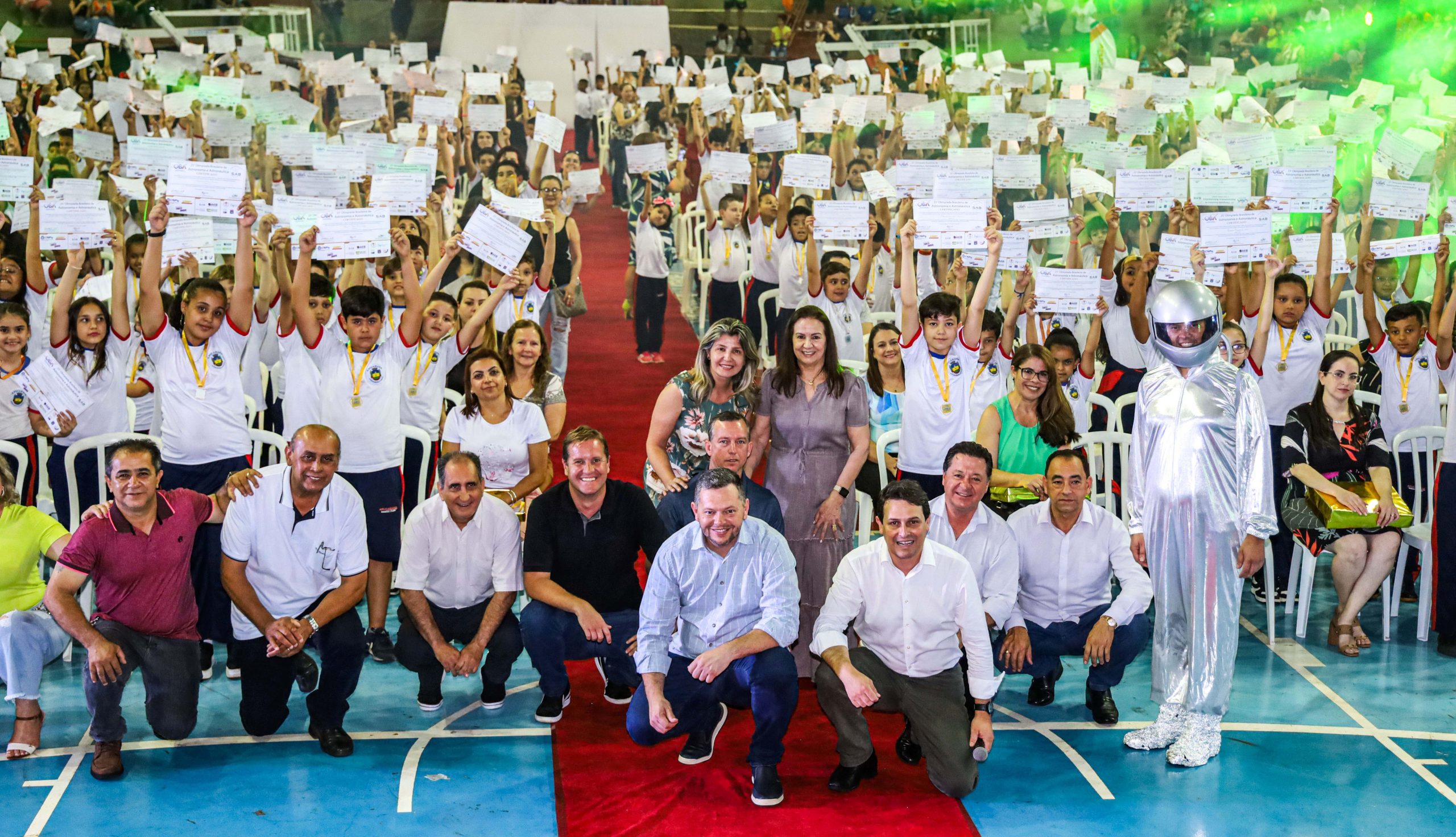 Estudantes aprendem na prática regras de trânsito na cidade 'Nazaré