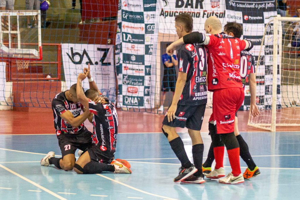 Com Lagoão lotado, Apucarana Futsal vence e fica perto da Série