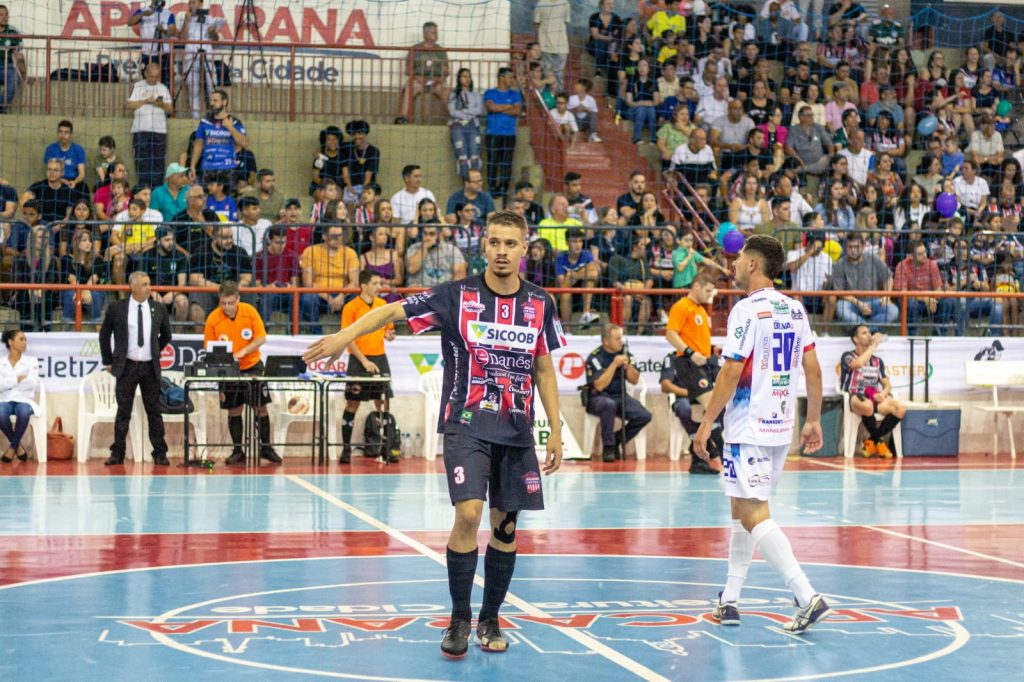 Com Lagoão lotado, Apucarana Futsal vence e fica perto da Série