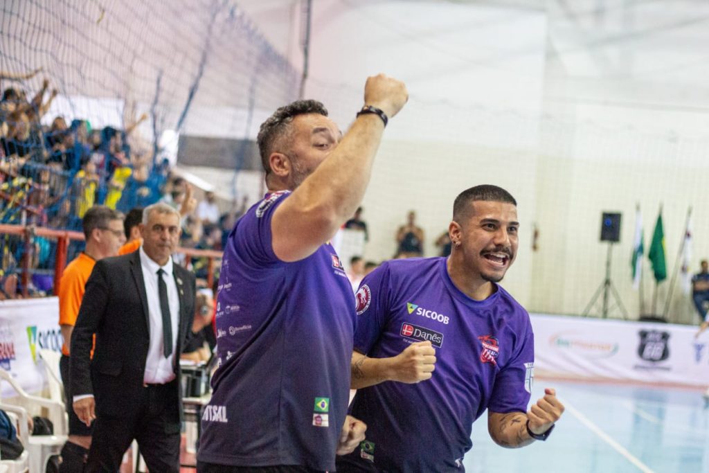 Com Lagoão lotado, Apucarana Futsal vence e fica perto da Série Ouro –  Prefeitura Municipal de Apucarana