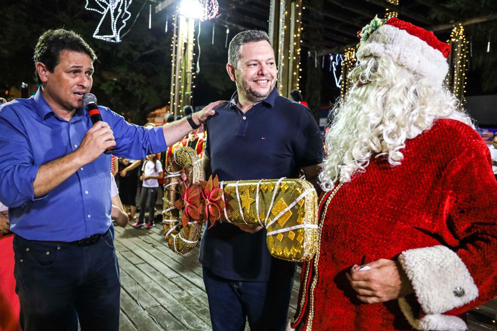 Habblive: Noticias - Natal em Apuros
