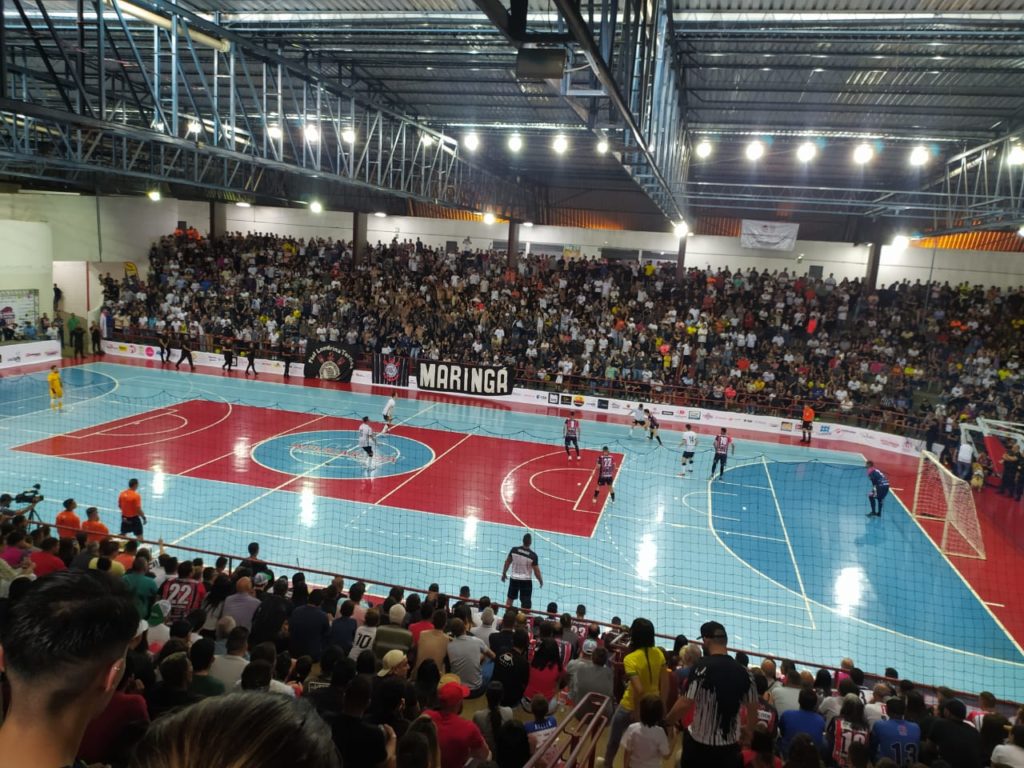 Com Lagoão lotado, Apucarana Futsal vence e fica perto da Série