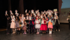 Apucarana, Paraná, Brasil -  Maio 29, 2023 - Apresentações e entrega de troféus  e livros na VIII Sarau de Poesias da rede municipal de educação de Apucarana que aconteceu no Cine Teatro Fenix. Foto: Jair Ferreira/PMA