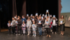 Apucarana, Paraná, Brasil -  Maio 29, 2023 - Apresentações e entrega de troféus  e livros na VIII Sarau de Poesias da rede municipal de educação de Apucarana que aconteceu no Cine Teatro Fenix. Foto: Jair Ferreira/PMA