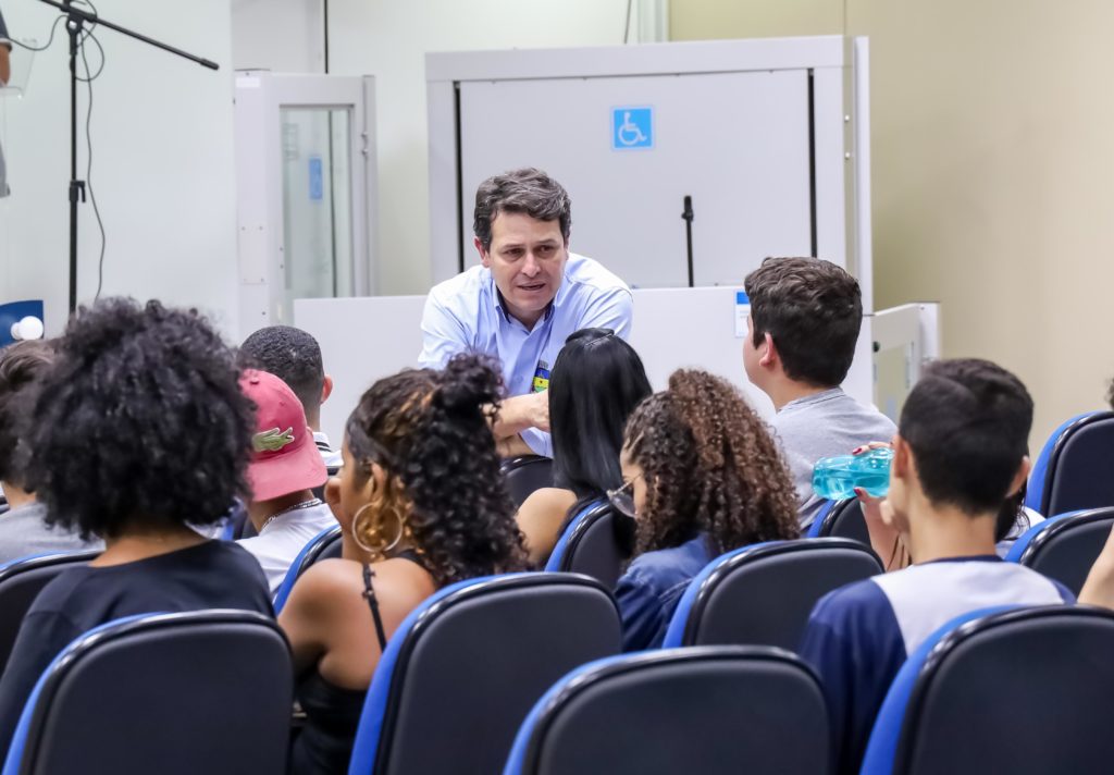 Professores da rede municipal de ensino participam de aula inaugural da  formação em xadrez